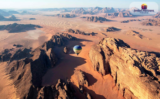 Giro in mongolfiera a Wadi Rum